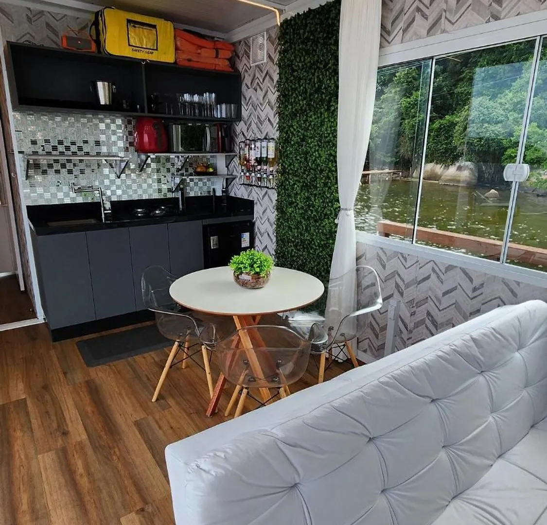 Sky House Summer Boat Hotel Florianópolis Brasilien