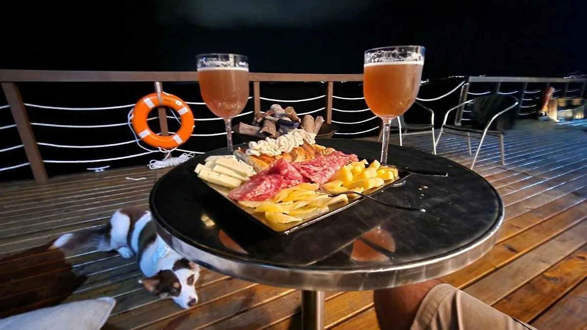 Sky House Summer Boat Hotel Florianopolis Botel