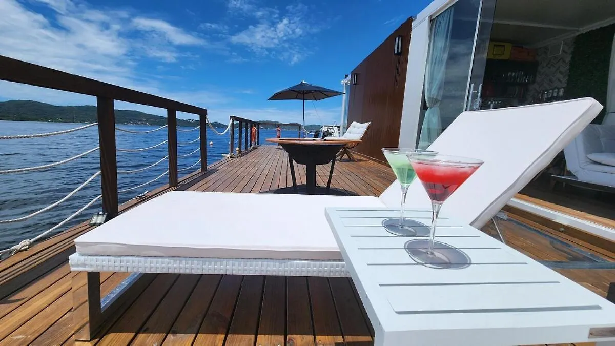 Botel Sky House Summer Boat Hotel Florianopolis